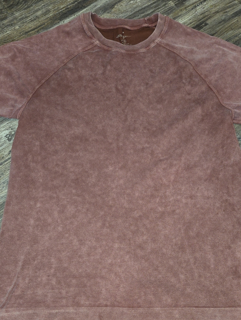 Fabletics Men's Washed Rose Short-Sleeve Crew Tee Large